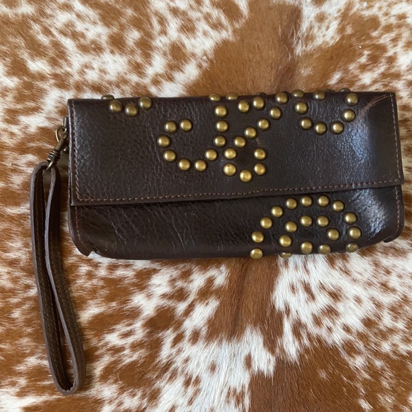 Leather studded wristlets - Picture 5 of 9